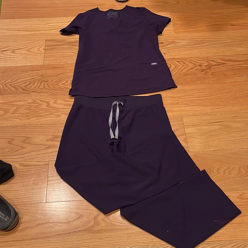 Figs medium pants and small top. Nearly new.